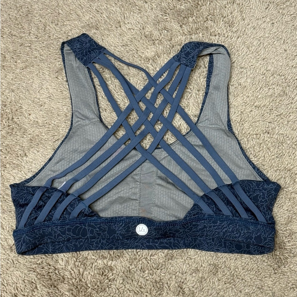Queenieke Strappy Sports Bra – Size S